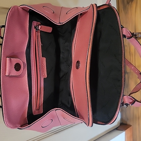 Calvin Klein Pink Shouler Bag - Picture 3 of 16